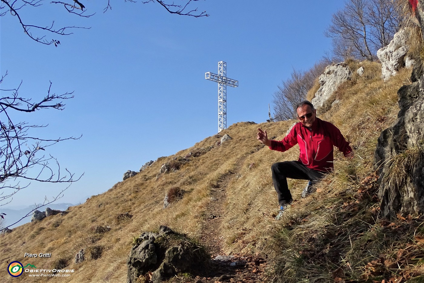 04 In arrivo alla croce di vetta del Suchello.JPG